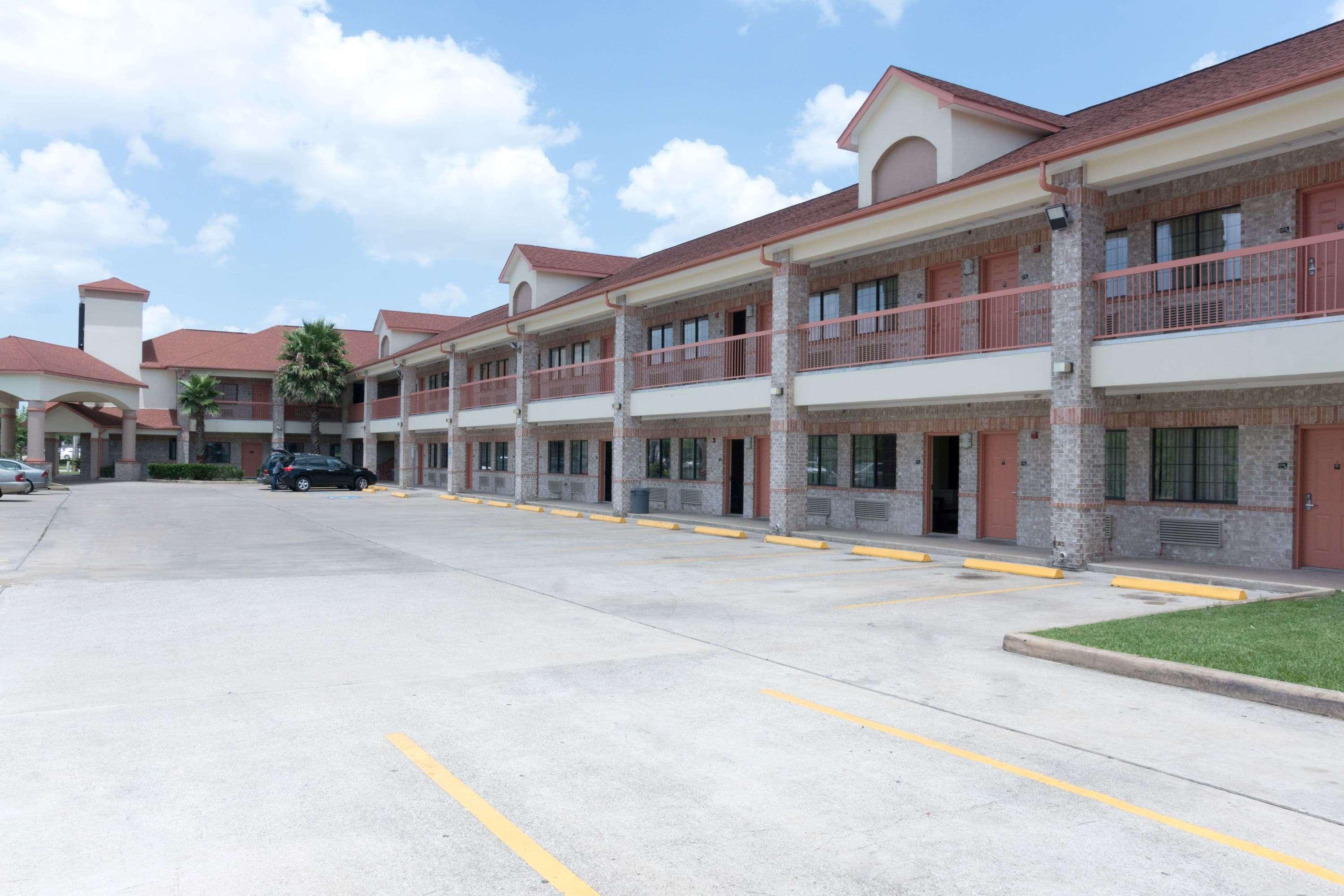 Hotel Super 8 By Wyndham Stafford Sugarland Area Exterior foto